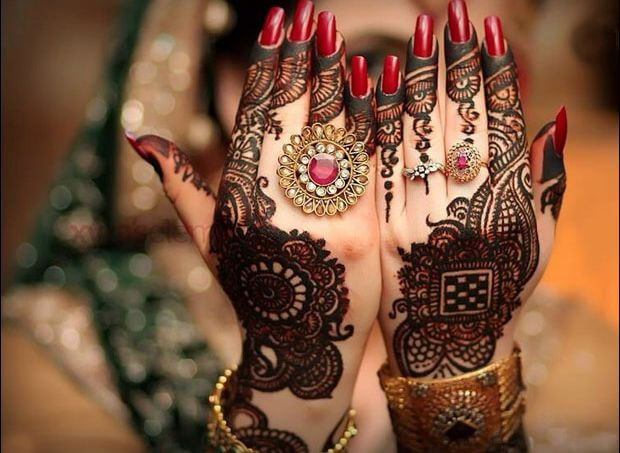 What Are Some Tips for Preparing for a Mehndi Artist Service at Home?