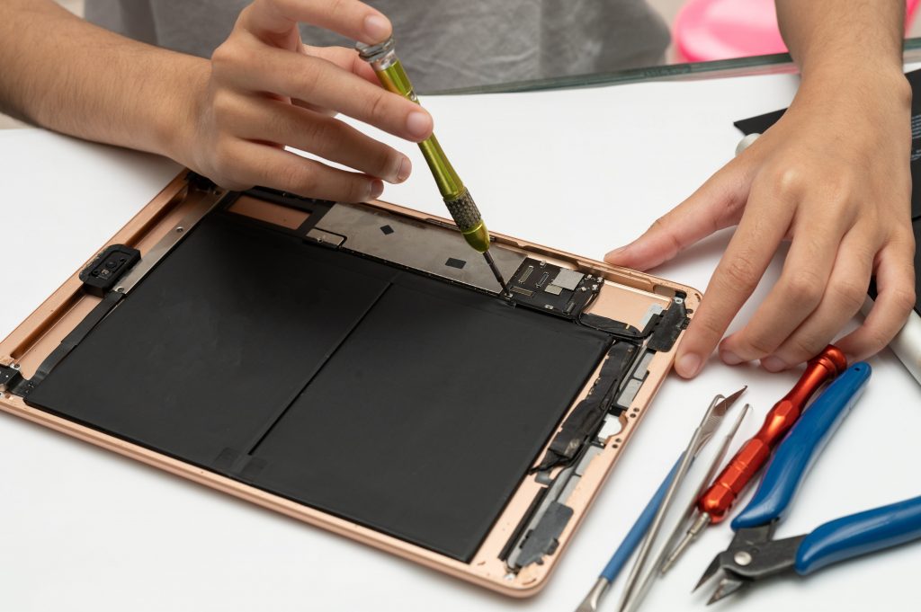 Repair vs. Replace: Navigating iPad Screen Dilemmas in Dubai